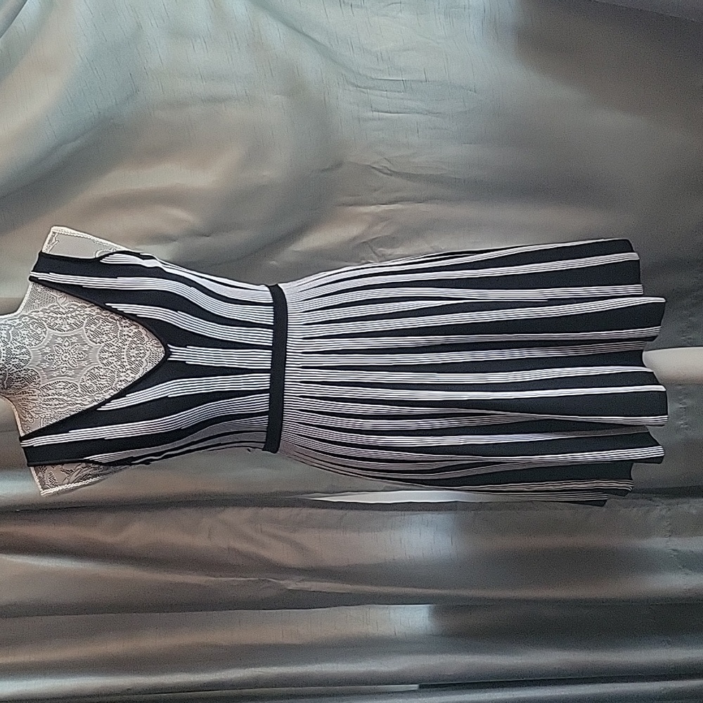 Guess sleeveless dress